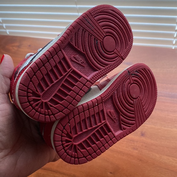 Jordan 1’s  boys size 7C - Picture 4 of 4